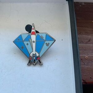 🌻 Tomorrowland Rocket Pin
